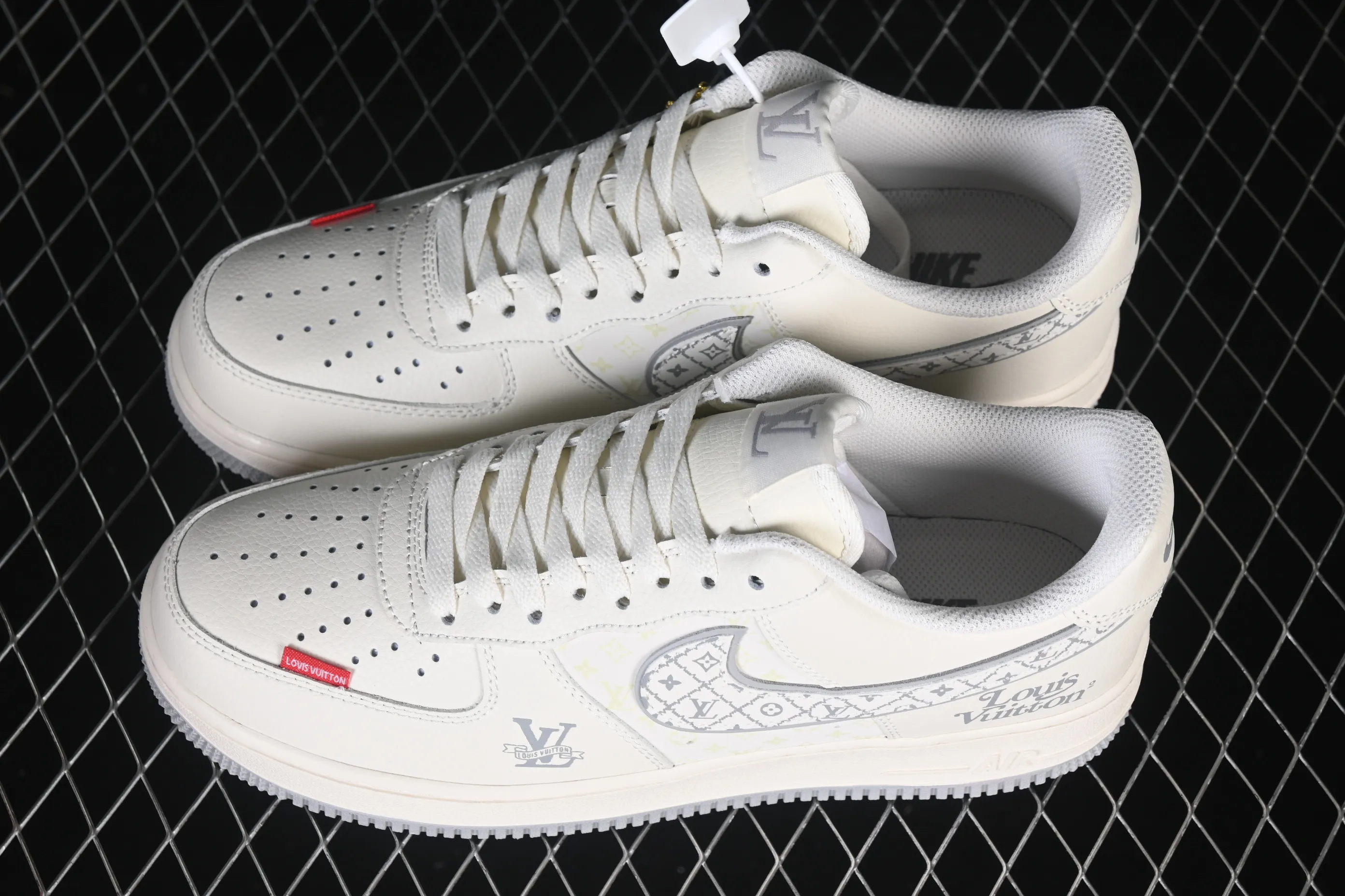 All categories Nk Air Force 1 Air Force series Nk Air Force 1 Low Air Force low-top Nike Air Force 1'07 Low LV co-branded presbyopia Air Force 1 low-top casual sneakers LV2288-001